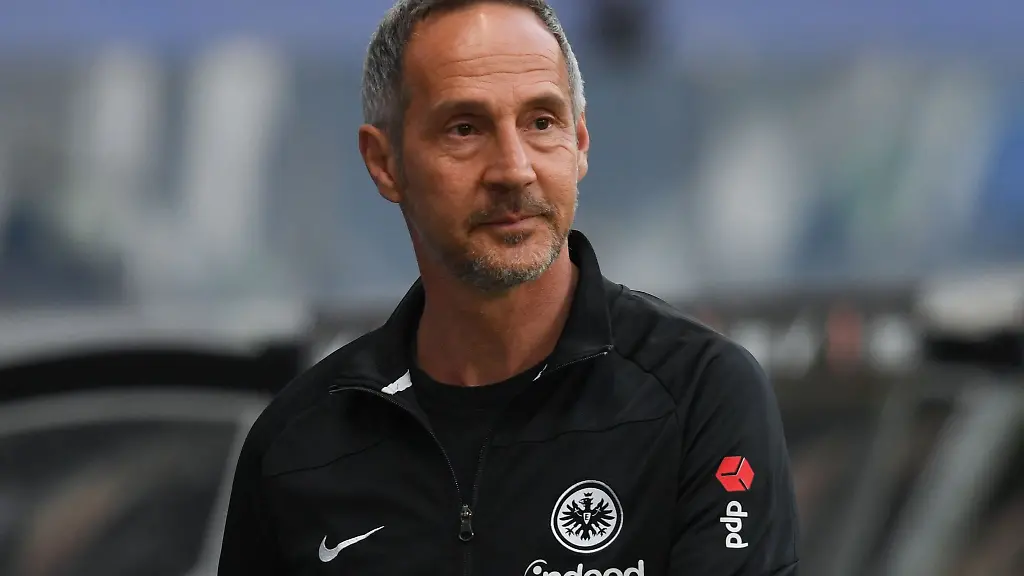 Adi-Huetter-freut-sich-auf-die-Eintracht-und-die-Fans