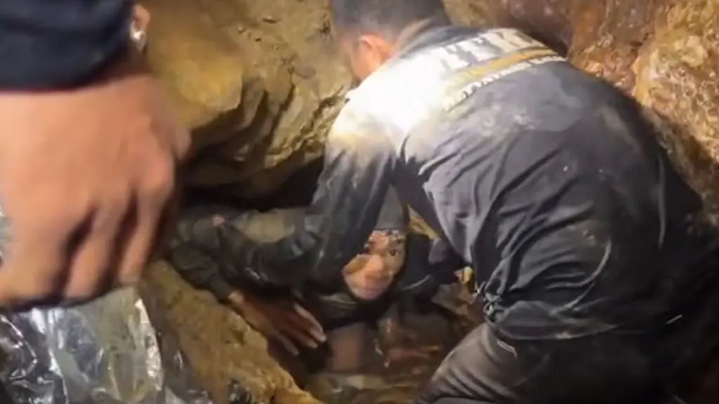 This-video-grab-provided-by-Metta-Tham-Rescue-Kalasin-shows-rescuers-evacuating-the-first-of-five-villagers-center-who-had-been-trapped-in-a-cave-in-Xaisomboun-province-Laos-Friday-May-29-2026