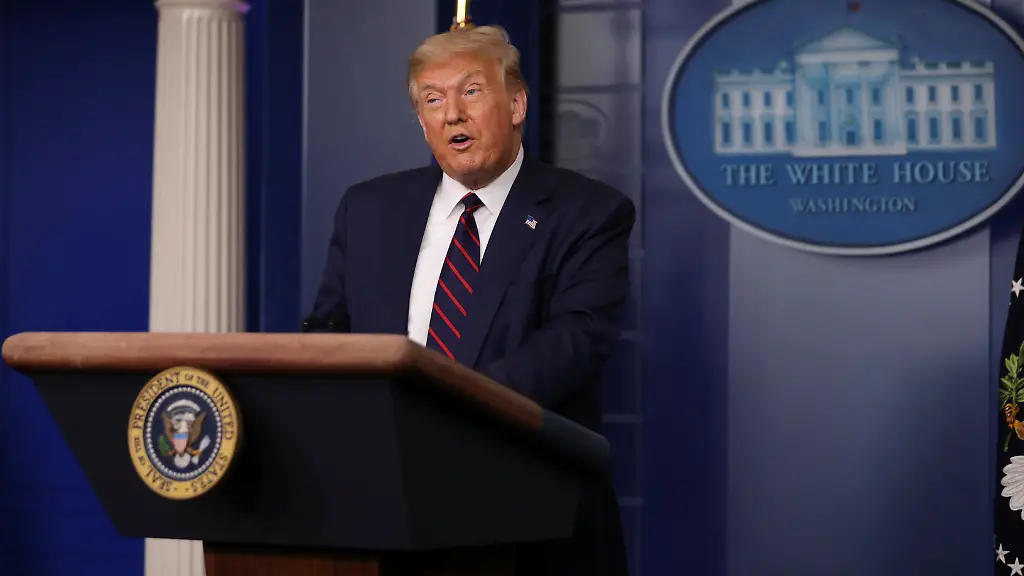 2020-07-30T224225Z-249985025-RC2Y3I9711JZ-RTRMADP-3-USA-TRUMP