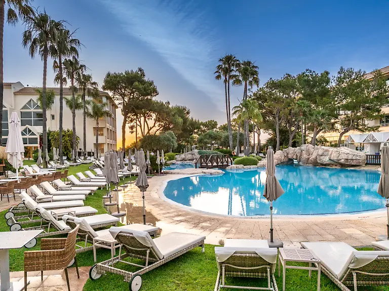 Grupotel_Poolanlage