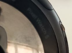 Irrer Zufall oder Fake?: Taucher findet kommende Pixel Watch 5 auf dem Meeresgrund