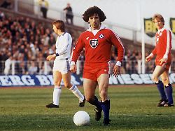 Bildnummer 00995832 Datum 27 10 1979 Copyright Imago Sven Simon Kevin Keegan HSV Am Ball Vneg Quer Dribbeln Dribbling Saison 1979 1980 Hamburger SV Hamburg Dynamik Fussball 1