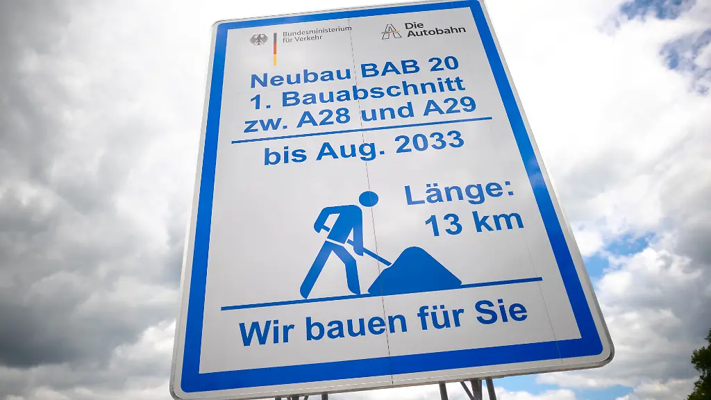 Spatenstich-fuer-den-13-Kilometer-langen-Abschnitt-von-Westerstede-bis-Jaderberg-den-ersten-Abschnitt-der-Kuestenautobahn-in-Niedersachsen