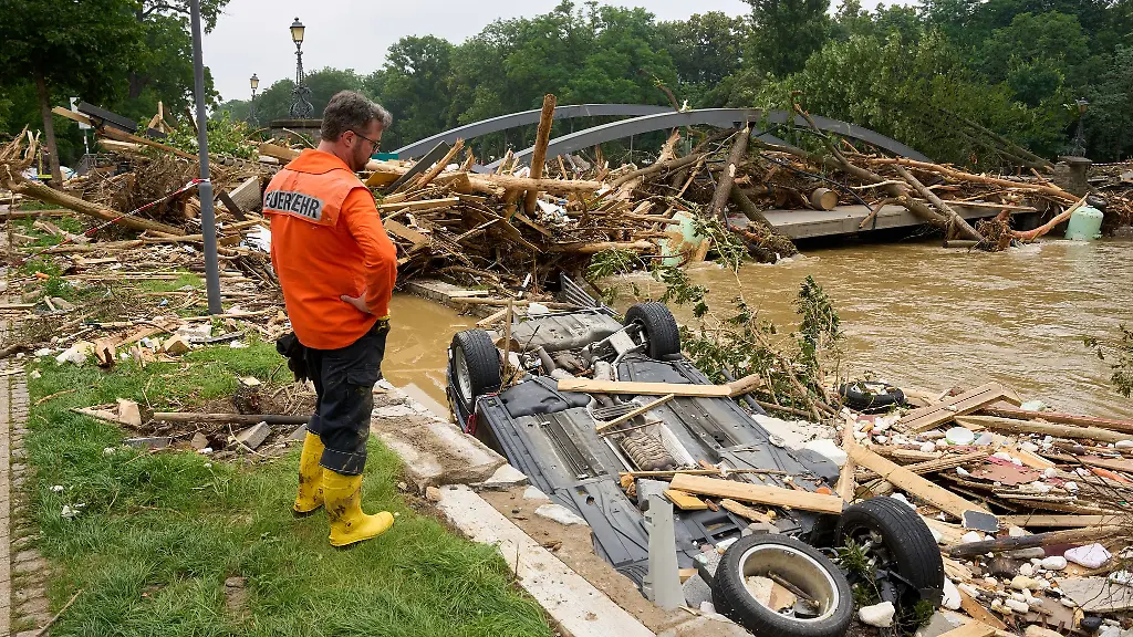 Nach-dem-extremen-Hochwasser-2021-an-der-Ahr-sind-umfangreiche-Massnahmen-zum-Wieder-und-Neuaufbau-der-Infrastruktur-erforderlich