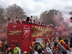 24 Festnahmen bei Siegesparade: Messerattacken überschatten Arsenal-Meisterfeier
