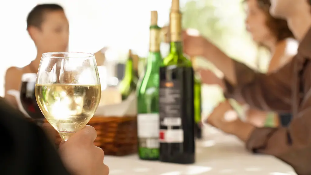 Ob-deutscher-Grauburgunder-badischer-Chardonnay-oder-italienischer-Lugana-Aktuelle-Wein-Deals-bringen-hochwertige-Tropfen-deutlich-guenstiger-ins-Glas