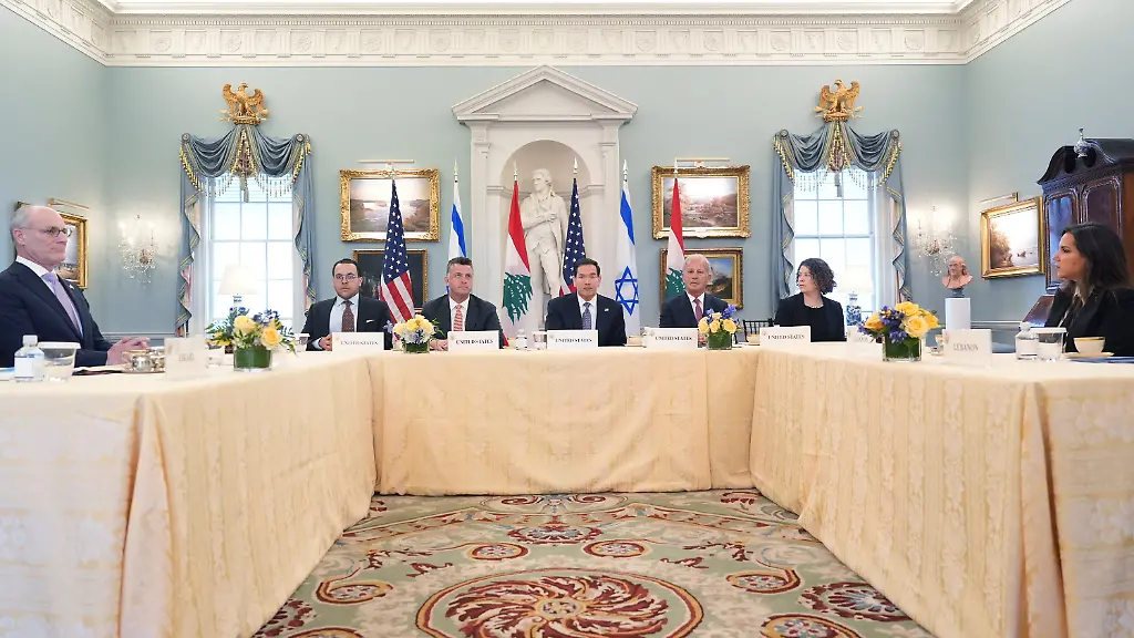 ARCHIV-14-04-2026-USA-Washington-US-Aussenminister-Marco-Rubio-M-trifft-sich-mit-dem-israelischen-Botschafter-in-den-USA-Jechiel-Leiter-ganz-links-und-der-libanesischen-Botschafterin-in-den-USA-Nada-Hamadeh-Moawad-ganz-rechts-im-Aussenministerium-in-Washington-am-Dienstag-zu-Gespraechen