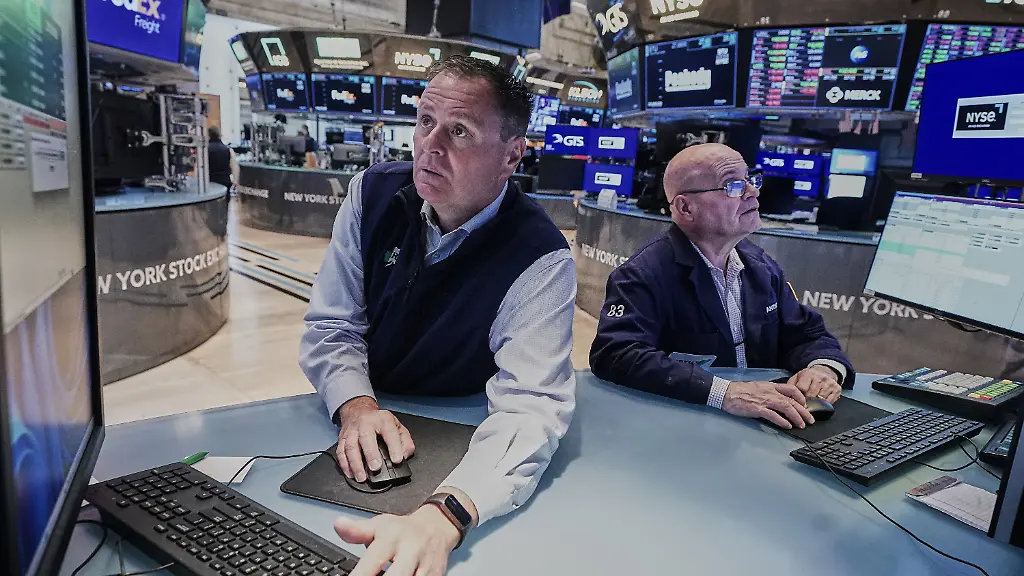 Traders-Matt-Chellock-left-and-Anthony-Confusione-work-on-the-floor-of-the-New-York-Stock-Exchange-Monday-June-1-2026