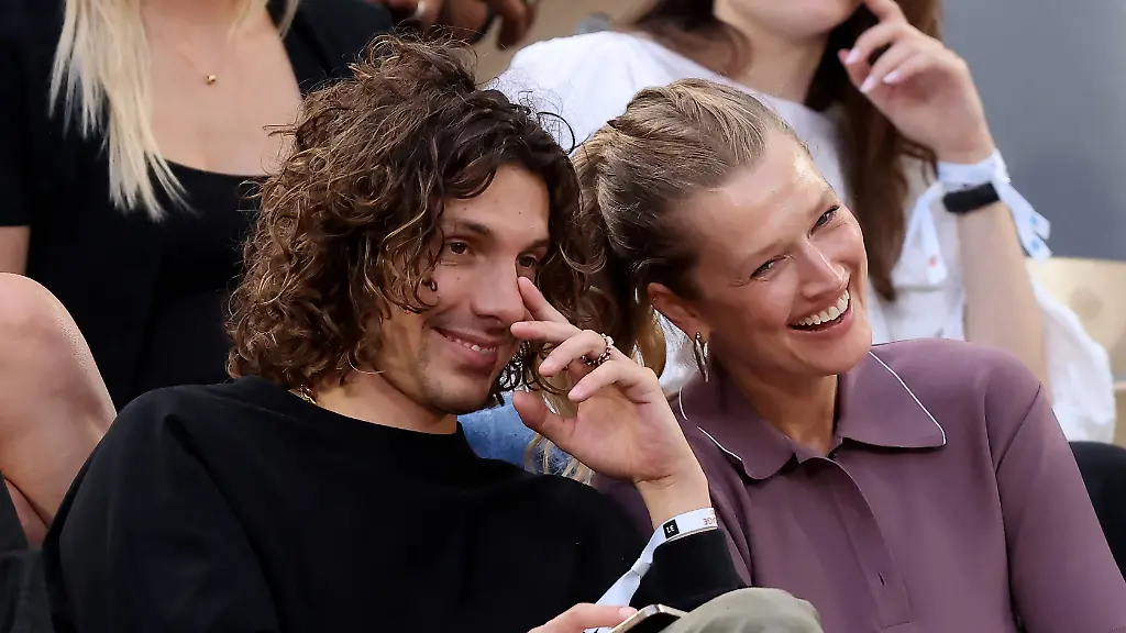 Toni-Garrn-and-Jeremy-Steeb-Celebrities-in-the-stands-at-the-2026-French-Open-at-Roland-Garros-on-31-May-2026-Dominique-Jacovides-Bestimage-Celebrities-in-the-stands-at-the-2026-French-Open-at-Roland-Garros-on-31-May-2026-Paris-France-PUBLICATIONxNOTxINxFRAxUKxUSAxAUSxBEL-Copyright-xDOMINIQUExJACOVIDESx-xBESTIMAGExDOMINIQUExJACOVIDESx-xBESTIMAGEx