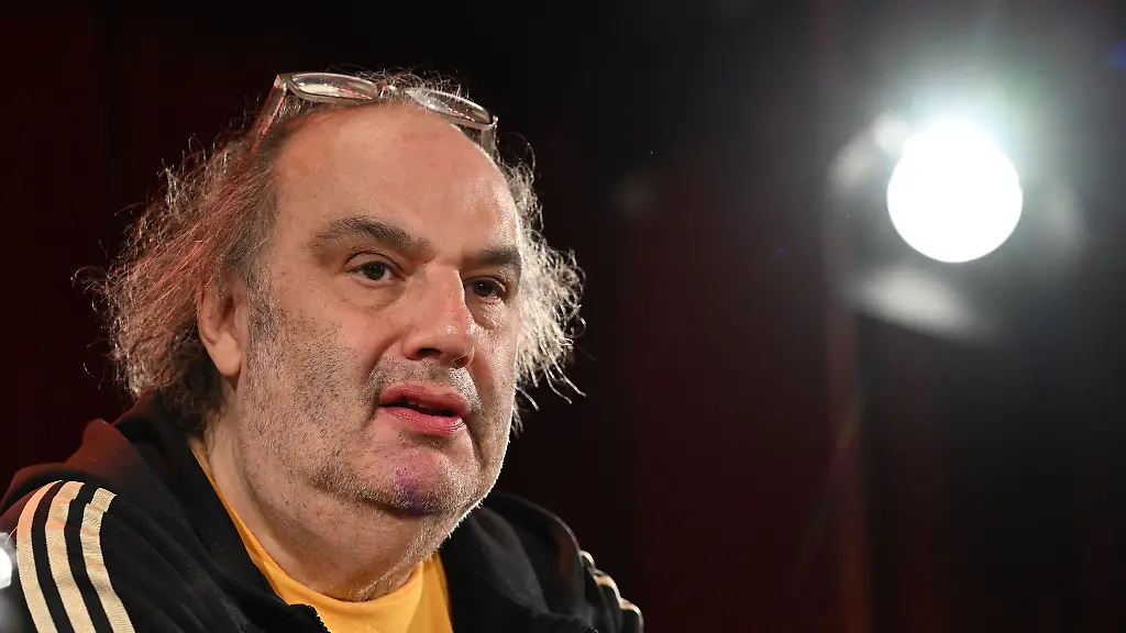 Neues-an-der-Volksbuehne-Der-kuenftige-Intendant-Matthias-Lilienthal-stellt-die-Plaene-fuer-seine-erste-Spielzeit-vor