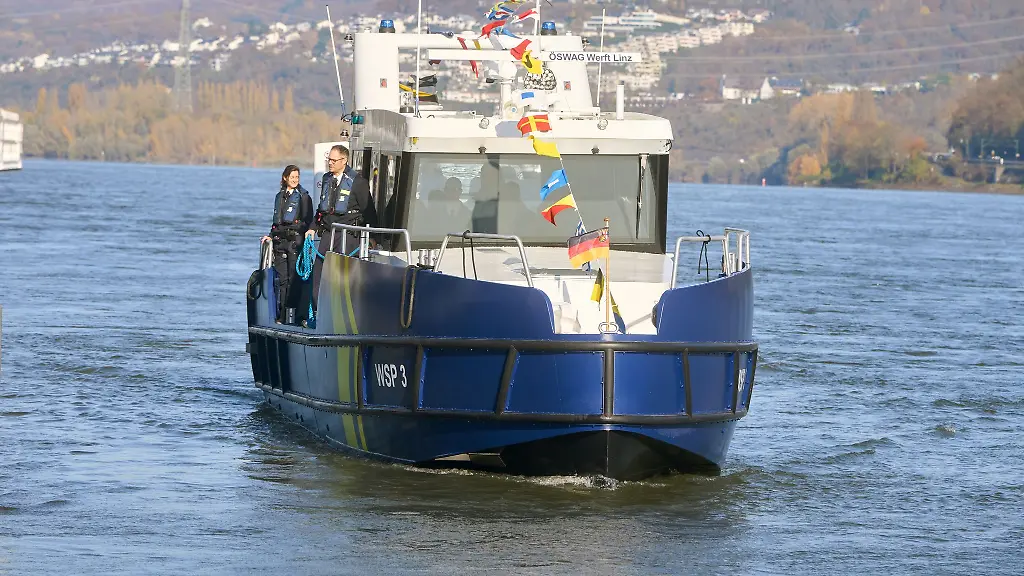 Die-rheinland-pfaelzische-Wasserschutzpolizei-kuemmert-sich-auf-dem-Rhein-um-Sicherheit-und-Notfaelle