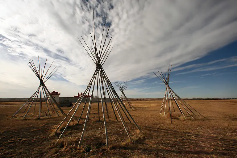 Native-American-tepee-structures-outside-Fort-Union-Trading-Post-near-Williston-North-Dakota-November-6-2009-Fort-Union-Trading-Post-National-Historic-Site-is-a-partial-reconstruction-of-theoriginal-fur-trading-post-on-the-upper-Missouri-River-1829-1867-two-miles-from-the-confluence-of-the-Missouri-River-and-its-tributary-the-Yellowstone-River-near-the-North-Dakota-Montana-border