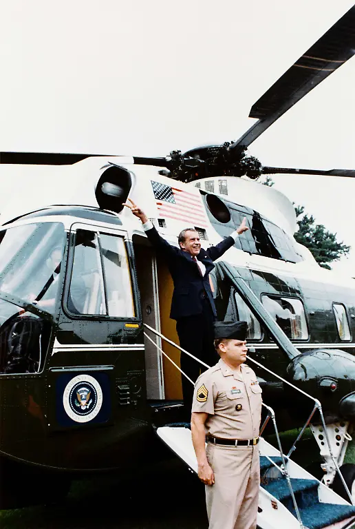 Richard-Nixon-boarding-Army-One-upon-his-departure-from-the-White-House-after-resigning-the-office-of-President-of-the-United-States-following-the-Watergate-Scandal-in-1974