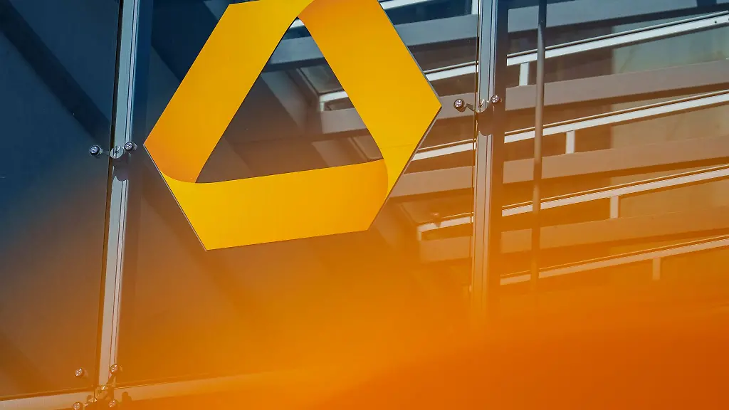 Seit-dem-Einstieg-der-Unicredit-im-September-2024-wehrt-sich-die-Commerzbank-gegen-eine-Uebernahme-durch-die-Italiener