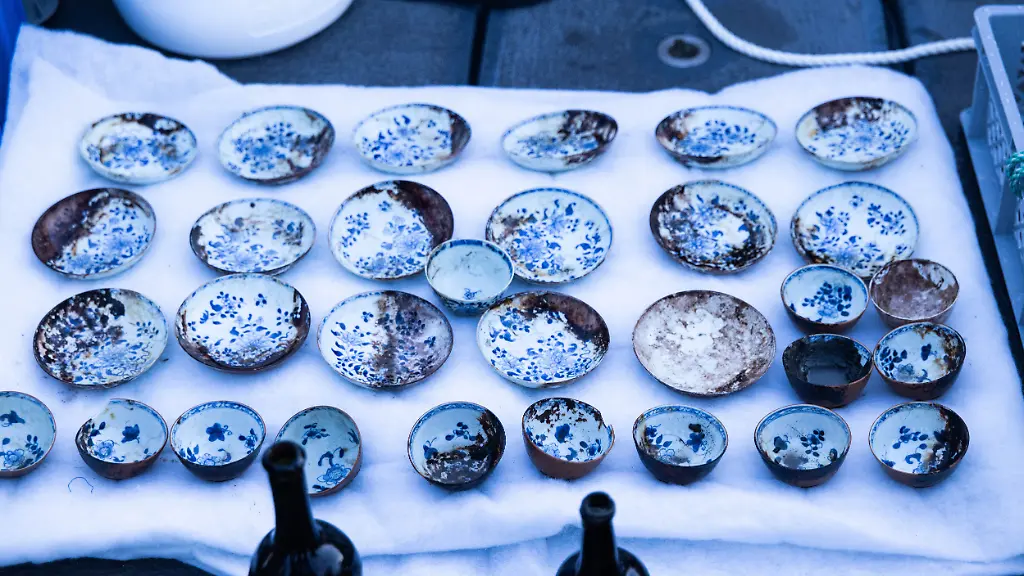 Im-norwegischen-Skagerrak-ist-ein-Schiffswrack-aus-dem-18-Jahrhundert-mit-aussergewoehnlich-gut-erhaltener-Ladung-entdeckt-worden-Das-Wrack-in-600-Metern-Tiefe-hatte-unter-anderem-Porzellan-geladen-das-vermutlich-aus-China-stammt