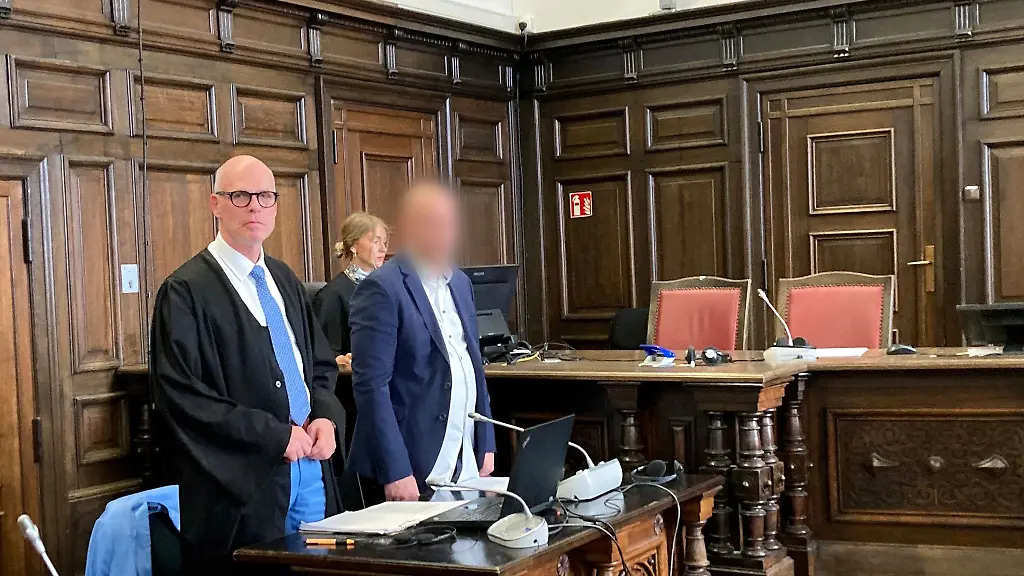 Der-Beschuldigte-steht-wegen-Mordes-vor-Gericht-war-aber-zum-Tatzeitpunkt-nach-vorlaeufiger-Einschaetzung-der-Staatsanwaltschaft-schuldunfaehig