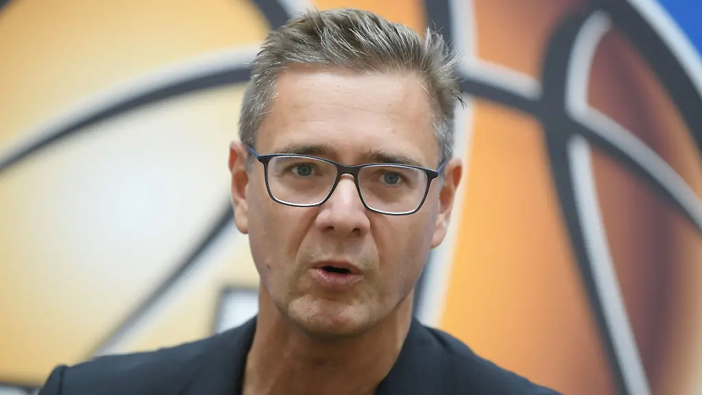 Geschaeftsfuehrer-Gunnar-Woebke-freut-sich-auf-internationale-Spiele-mit-den-Skyliners-Frankfurt