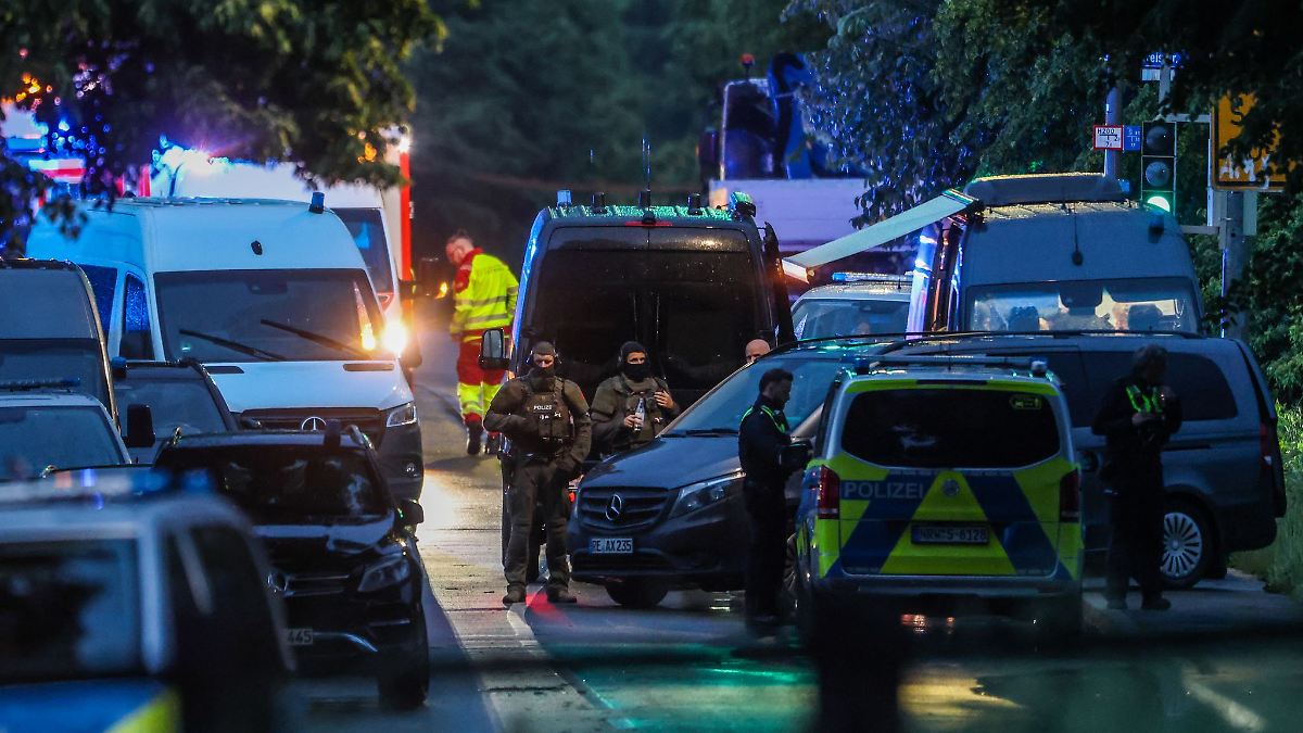 After shooting at police officers: Shooter in Dortmund turns himself in to ...