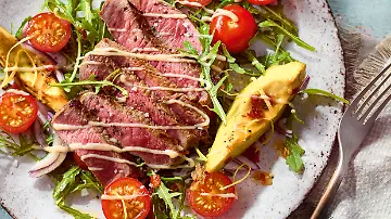 045_Tagliata mit Rucola, Avocado und Trüffel-Mayo
