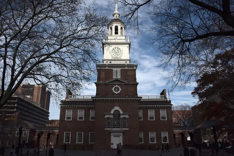 View-of-Independence-Hall-on-December-2-2017-where-the-US-Declaration-of-Independence-was-adopted-in-1776-and-the-US-Constitution-was-debated-and-signed-in-the-city-center-of-Philadelphia-Philadelphia-is-the-largest-city-in-Pennsylvania-and-the-sixth-most-populous-city-in-the-United-States-with-an-estimated-population-of-1-567-872-and-more-than-6-million-in-metropolitan-area-as-of-2016-Philadelphia-is-the-economic-and-cultural-anchor-of-the-Delaware-Valley-region-located-along-the-lower-Delaware-and-Schuylkill-Rivers