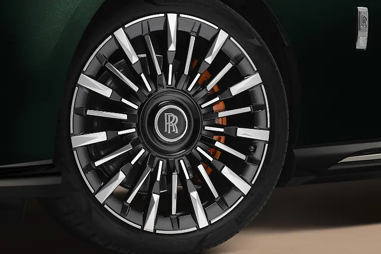 P90643692_highRes_rolls-royce-spectre-