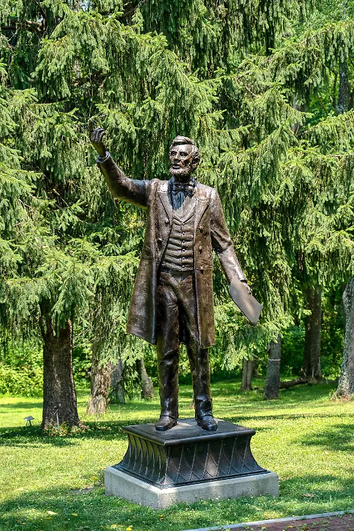 Valley-Forge-PA-July-3-2020-President-Lincoln-delivering-the-Gettysburg-Address-statue-by-Stan-Watts-at-the-Freedoms-Foundation-at-the-entrance-of-the-Medal-of-Honor-Grove