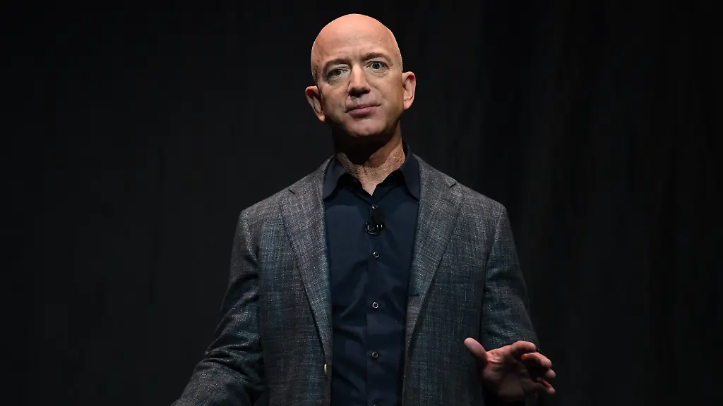 2019-05-09T203242Z-2127758776-RC14CDE0E4A0-RTRMADP-3-SPACE-EXPLORATION-BEZOS