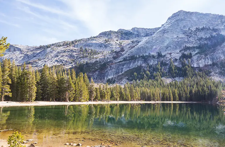 Beautiful-nature-scene-in-early-spring-mountains-Sierra-Nevada-landscapes-USA-California-Travel-and-winter-vacation-background