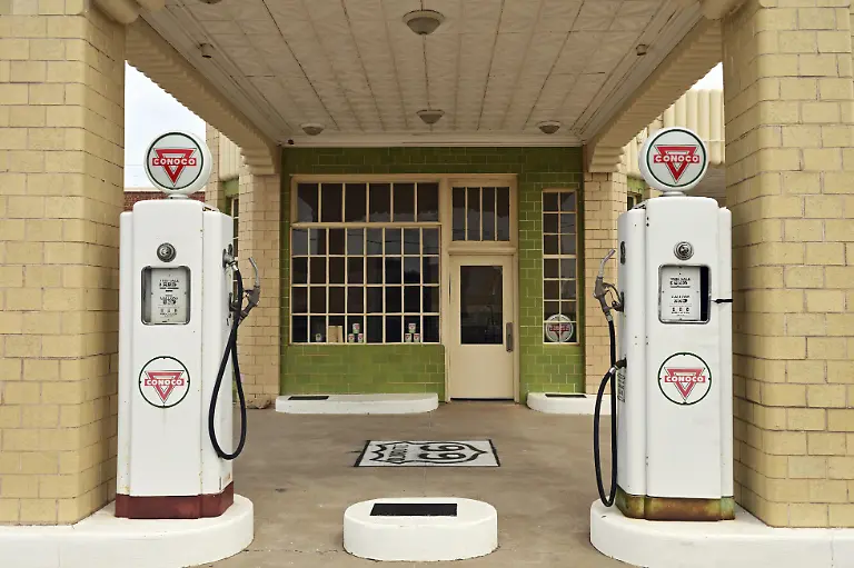 Historische-Conoco-Tankstelle-an-der-Route-66-Shamrock-Texas