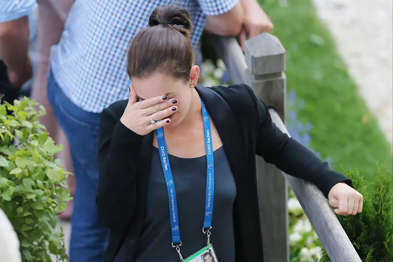 Lisa-Mueller-Frau-von-Fussballer-Thomas-Mueller-und-Dressurreiterin-fiebert-mit-bei-dem-Start-Ihrer-Trainerin-Isabell-Werth-GER-auf-Bella-Rose-im-Grand-Prix-Special-CDI-Lindt-Preis-Preis-Weltfest-des-Pferdesports-World-Equestrian-Festival-CHIO-Aachen-2018-13-22-07-2018-Aachener-Soers-20-07-2018-Foto-FRANK-HEINEN-rscp-photo