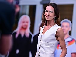Als die Trennung publik wird: Lisa Müller aalt sich im Blitzlichtgewitter