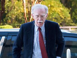 Wohl Wende im Dokumenten-Fall: Ex-Trump-Berater Bolton will auf schuldig plädieren
