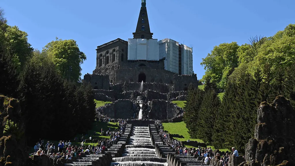 Am-Welterbetag-an-diesem-Sonntag-koennen-Besucher-hinter-die-Kulissen-der-historischen-Wasserspiele-im-Bergpark-Wilhelmshoehe-blicken