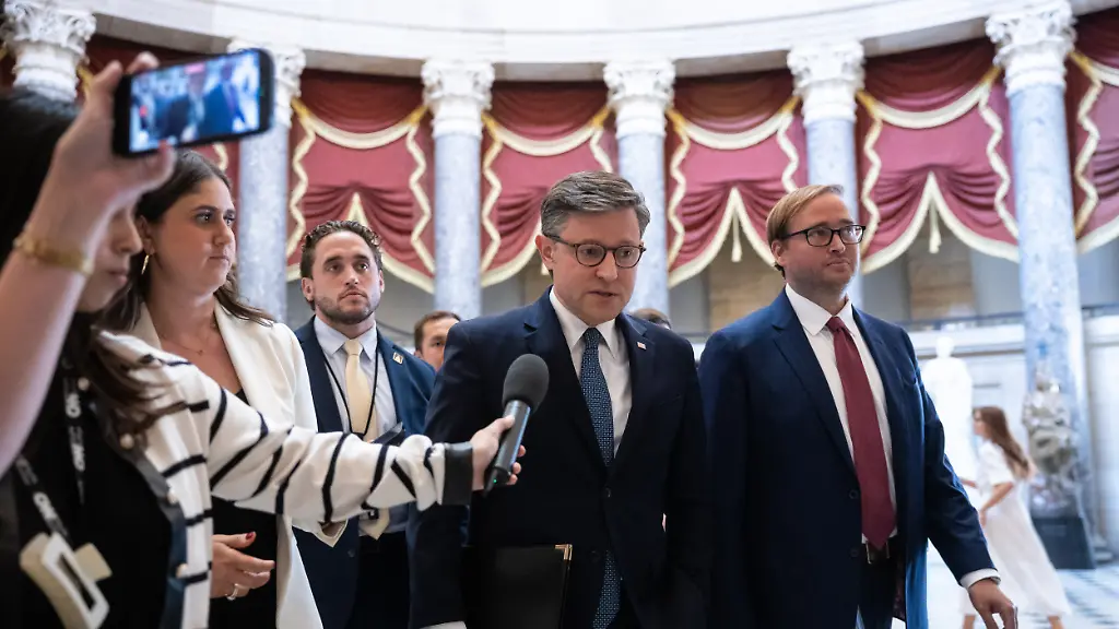 House-Speaker-Mike-Johnson-R-La-speaks-with-reporters-as-he-walks-to-a-vote-at-the-U-S-Capitol-on-June-4-2026