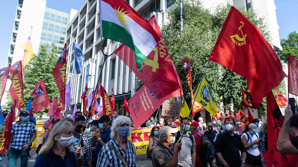 90b6ce682d63c946eaffdc53e5666008