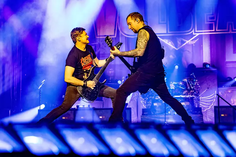 Flemming-C-Lund-Live-Gitarrist-und-Michael-Poulsen-Saenger-und-Gitarrist-von-Volbeat-im-Rahmen-der-Greatest-Of-All-Tours-Worldwide-2025-in-der-ZAG-Arena-in-Hannover-am-21-10-2025