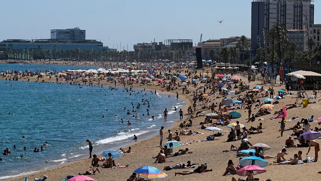 Fuer-die-Touristenhochburg-Barcelona-gilt-eine-Reisewarnung