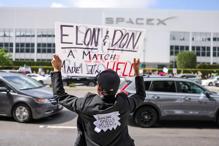 2025-03-01T203502Z_25338163_RC2K4DAMNLVQ_RTRMADP_3_USA-TRUMP-DOGE-MUSK