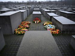 40 Jahre Historikerstreit: Debatte um Beispiellosigkeit des Holocaust