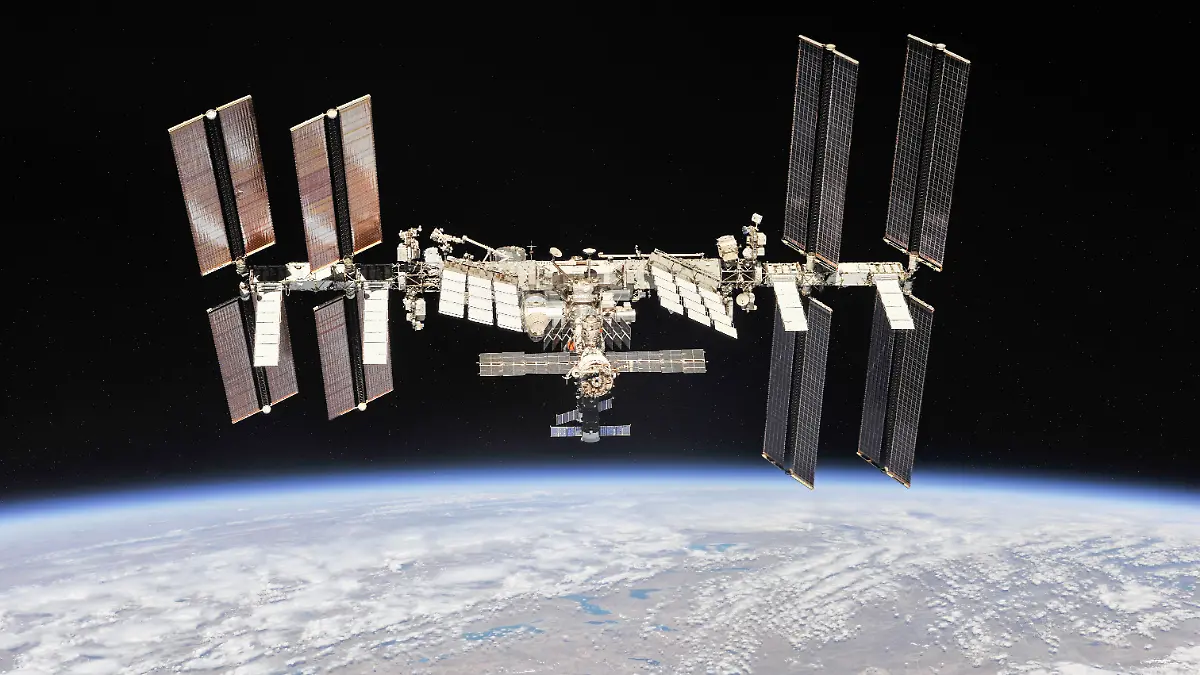 Zuflucht in kleinerem Raumschiff: Astronauten müssen Internationale Raumstation wegen Lecks verlassen