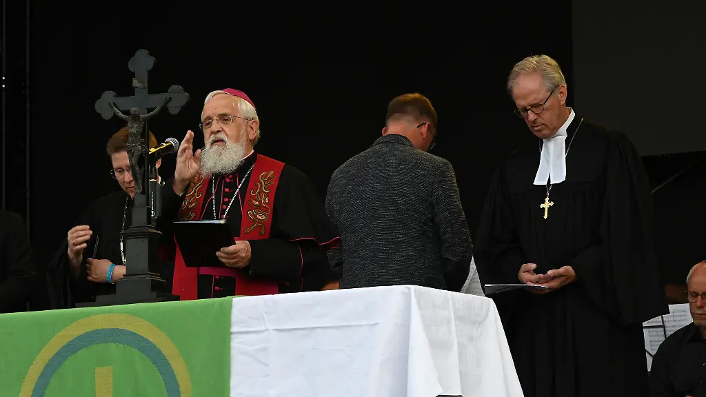 Der-Sachsen-Anhalt-Tag-ist-in-Bernburg-mit-einem-oekumenischen-Gottesdienst-eroeffnet-worden