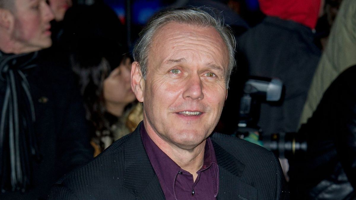 -buffy-ted-lasso-merlin-serien-star-anthony-head-ist-tot