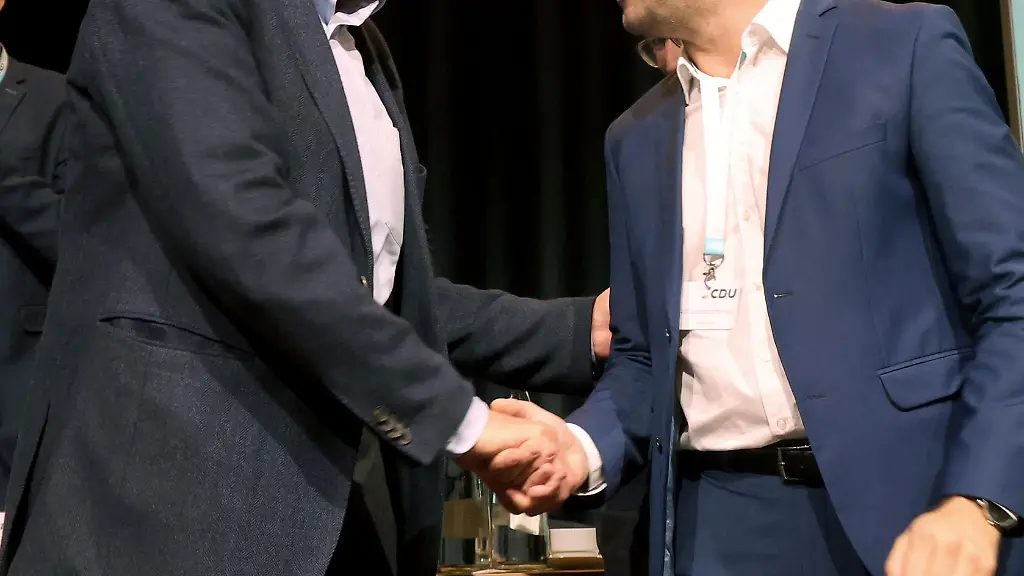 Auch-2024-war-Merz-als-CDU-Bundesvorsitzender-beim-MV-Landesparteitag-bei-dem-Peters-zum-Landesvorsitzenden-gewaehlt-wurde