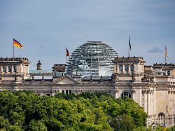 Versorgung von Parlamentariern: Bezüge für vier Jahre Bundestag entsprechen 28 Jahren Rentenbeiträgen