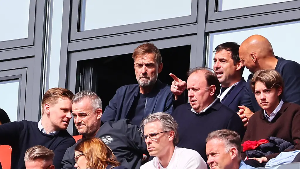 RB-Leipzig-St-Pauli-Hamburg-Bundesliga-Leipzig-09-05-2026-Red-Bull-Arena-Fussball-Bundesliga-Spieltag-33-RB-Leipzig-vs-FC-St-Pauli-Hamburg-Im-Bild-Tribuenengast-Juergen-Klopp-oben-mi
