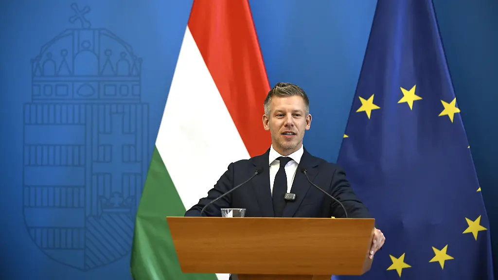Peter-Magyar-Prime-Minister-of-Hungary-and-Micheal-Martin-Prime-Minister-of-Ireland-hold-a-joint-press-conference-in-Budapest-Hungary-on-June-4-2026-Micheal-Martin-arrived-in-Budapest-earlier-today-for-bilateral-talks-with-newly-elected-Hungarian-Prime-Minister-Peter-Magyar