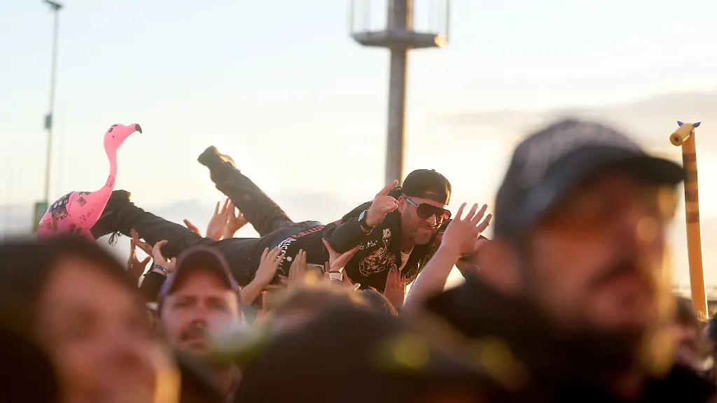 Das-Wetter-verschonte-die-Fans-bei-waehrend-der-Konzerte-am-ersten-Festivaltag