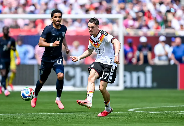 Florian-Wirtz-of-Germany-controls-the-ball-GES-Fussball-Freundschaftsspiel-USA-Deutschland-06-06