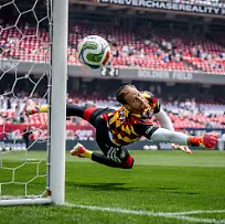 Oliver-Baumann-of-Germany-in-action-GES-Fussball-Freundschaftsspiel-USA-Deutschland-06-06
