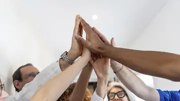 587780453